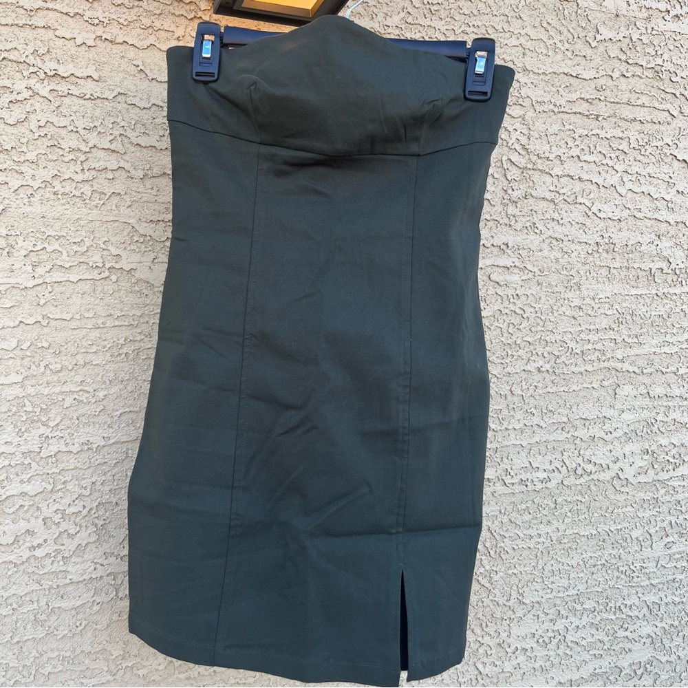 Kendall & Kylie Strapless mini dress in Green